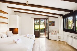 Family Villa | 5 bedrooms, iron/ironing board, free WiFi, bed sheets
