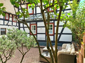 Terrace/patio - AVAHOME: Loft-style apartment in the middle of Kandel, WLAN, kitchen, Netflix, parking spaces (Kandel)