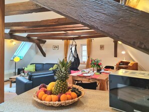 Dining - AVAHOME: Loft-style apartment in the middle of Kandel, WLAN, kitchen, Netflix, parking spaces (Kandel)