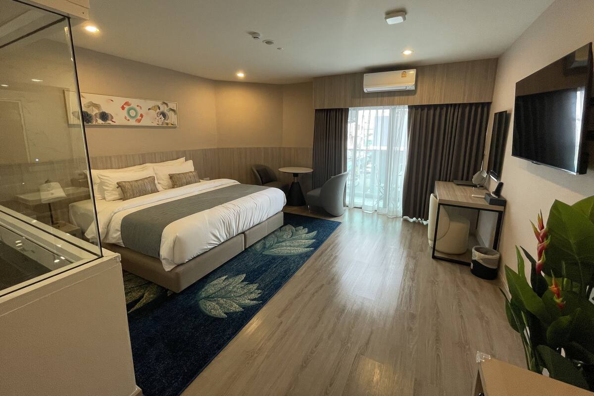 Deluxe Room | Bar mini percuma, peti besi dalam bilik, seterika/papan seterika 