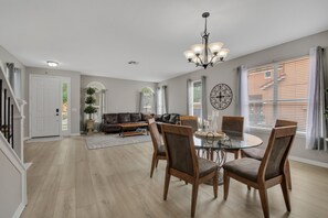 Dining - 6BR Luxury / 5 Ensuites / Gated / Huge Clubhouse (Kissimmee)
