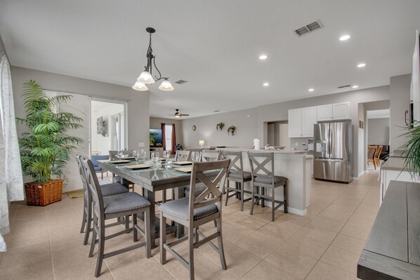 Dining - 6BR Luxury / 5 Ensuites / Gated / Huge Clubhouse (Kissimmee)