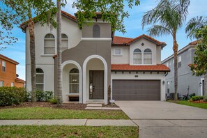 Exterior - 6BR Luxury / 5 Ensuites / Gated / Huge Clubhouse (Kissimmee)