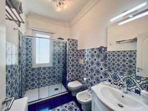 Kamar Mewah, 2 kamar tidur | Kamar mandi | Shower, perlengkapan mandi gratis, pengering rambut, dan kloset