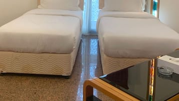 Deluxe Twin Room | Laptop workspace, free WiFi, bed sheets