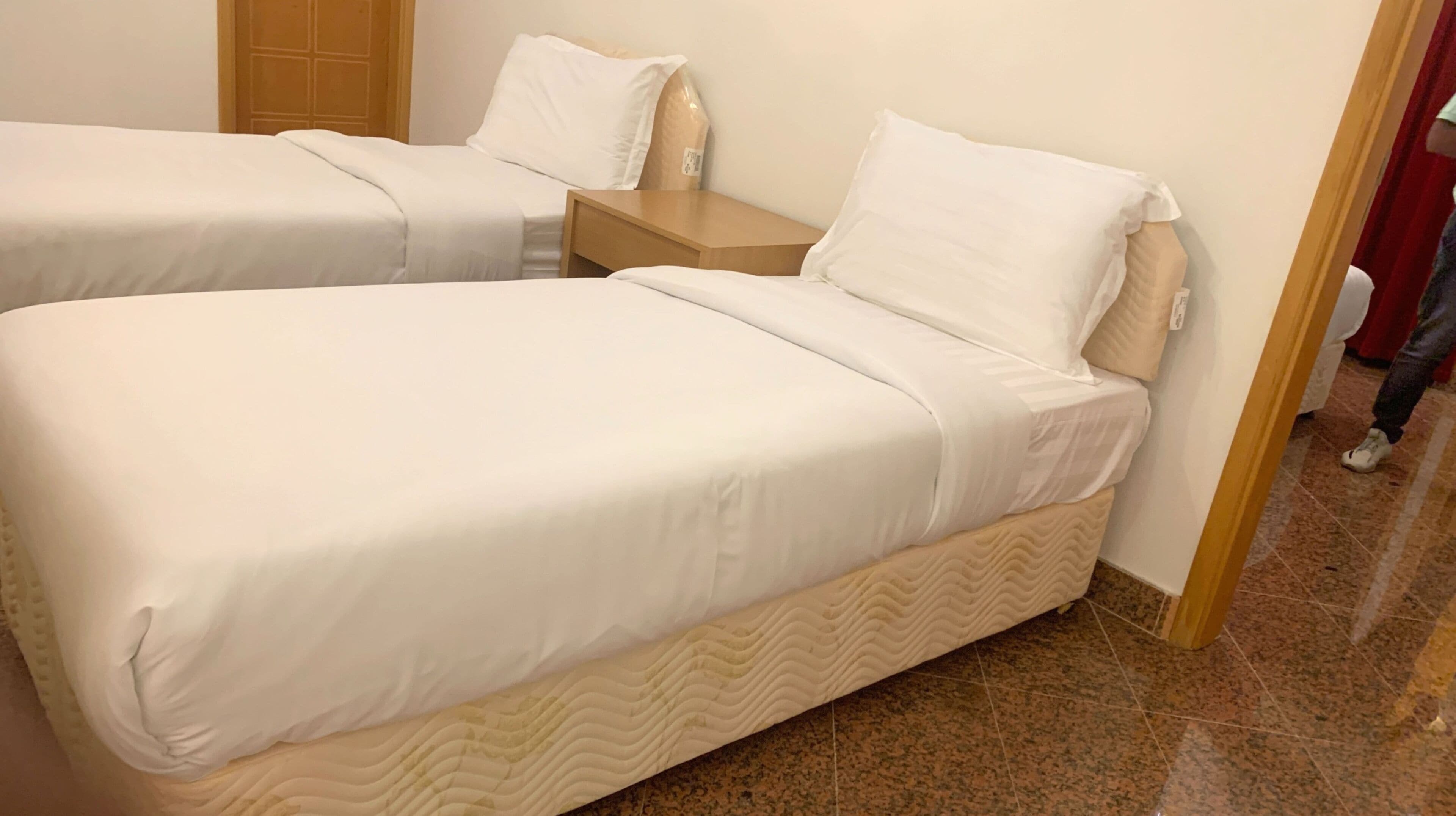 Apartamento estándar, 2 habitaciones | Espacio para trabajar con un portátil, wifi gratis, ropa de cama