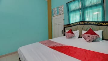 Kamar Double Standar | Ruang kerja ramah laptop, Wi-Fi gratis, dan seprai linen