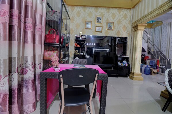 Reception - Hotel O Rania Kost Simpang Rimbo (Jambi)