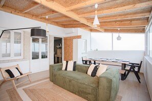 Room | Living area - Liiiving in Porto - Downtown Quiet House (Porto)