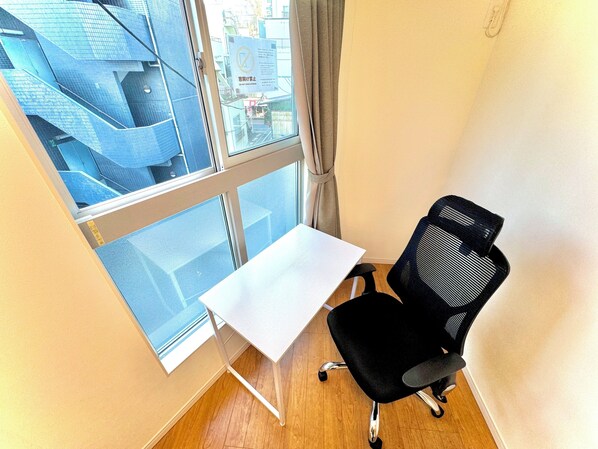 House | 4 bedrooms, blackout curtains, iron/ironing board, free WiFi