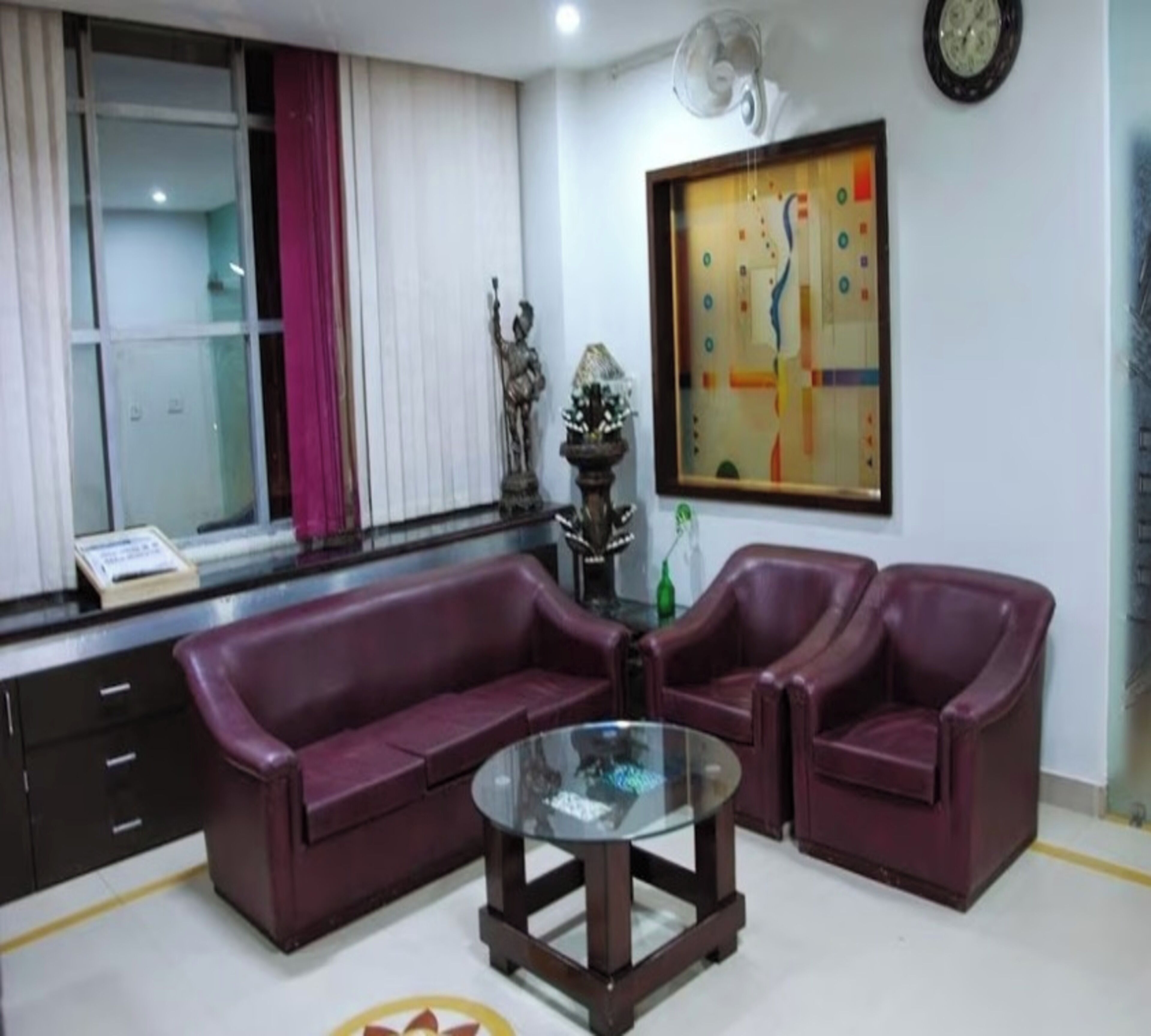 Deluxe Room | Living area | 32-cm LED TV with cable channels