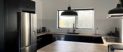 雪櫃、微波爐、焗爐、爐具