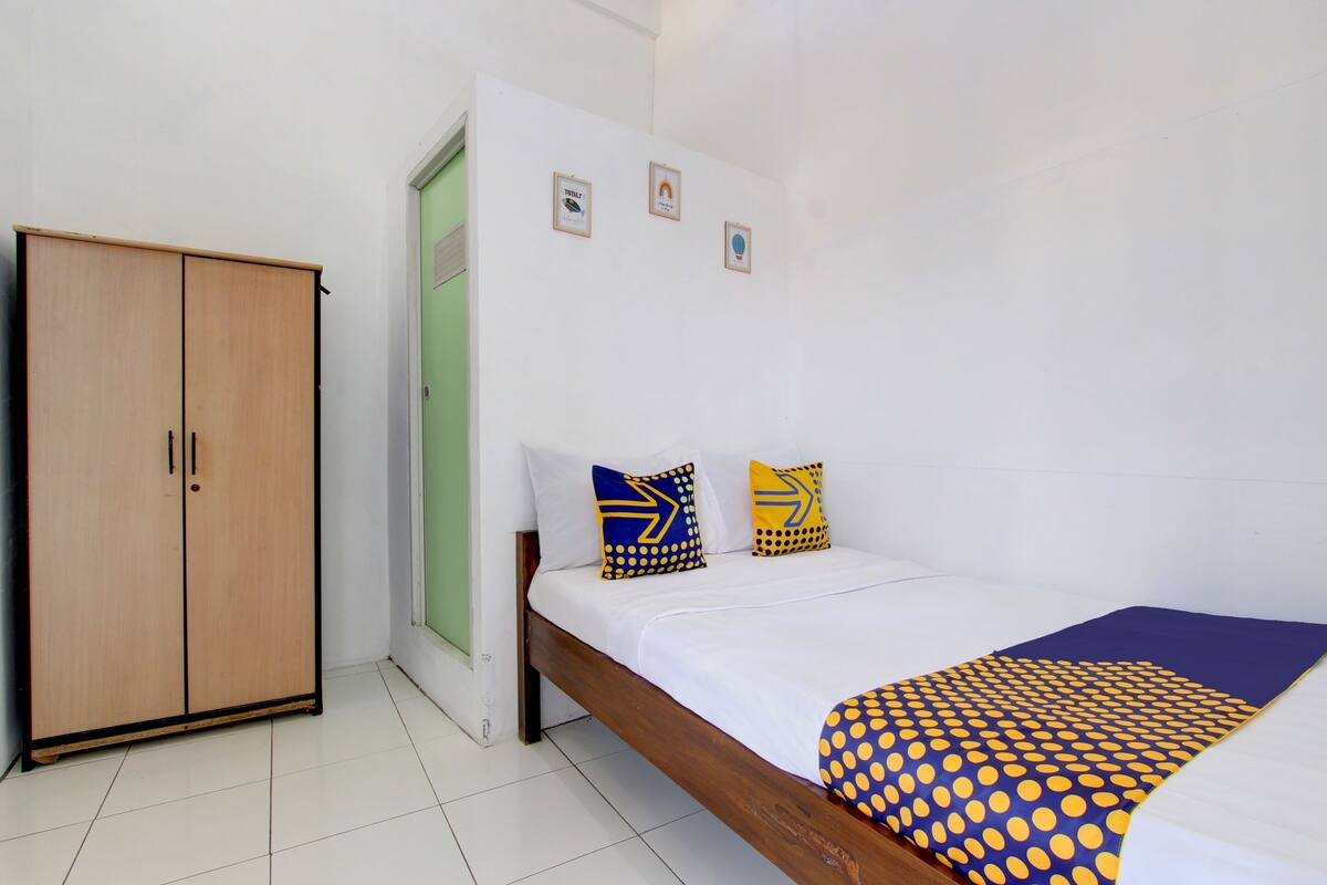 Habitación doble | Espacio para trabajar con laptop, wifi gratis y ropa de cama