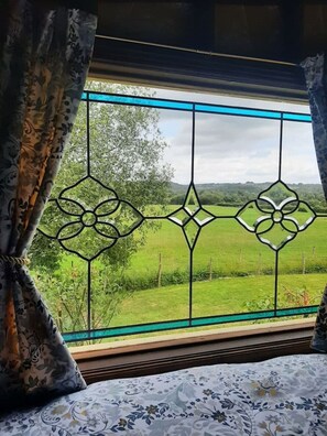 1 bedroom, bed sheets - Rosie Sheperd hut summerhouse+1 acre at Tanyrallt
 (Pencarreg)