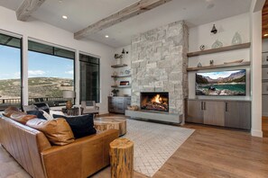 House, Multiple Beds, Hot Tub, Mountain View | Living area | 50-inch TV with cable channels, fireplace