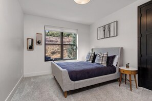 Casa, varias camas, hidromasaje, vista a la montaña | 5 habitaciones, decoración personalizada y muebles diferentes 