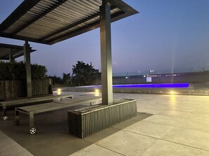 Outdoor pool - Accommodation Connect  (Hillhead)