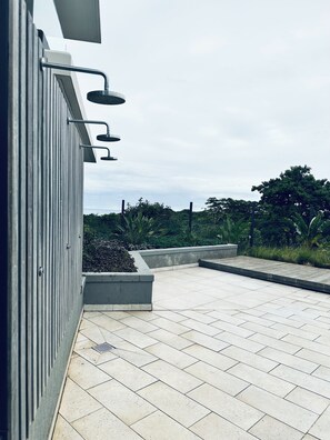 Outdoor pool - Accommodation Connect  (Hillhead)