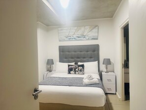 Design Apartment - Accommodation Connect  (Hillhead)
