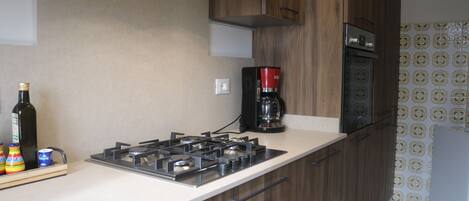 Réfrigérateur, four, plaque de cuisson