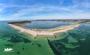 Beach nearby - Shoreline - a spacious, well appointed lodge overlooking Christchurch Harbour. (Christchurch)