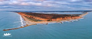 Beach nearby - Shoreline - a spacious, well appointed lodge overlooking Christchurch Harbour. (Christchurch)