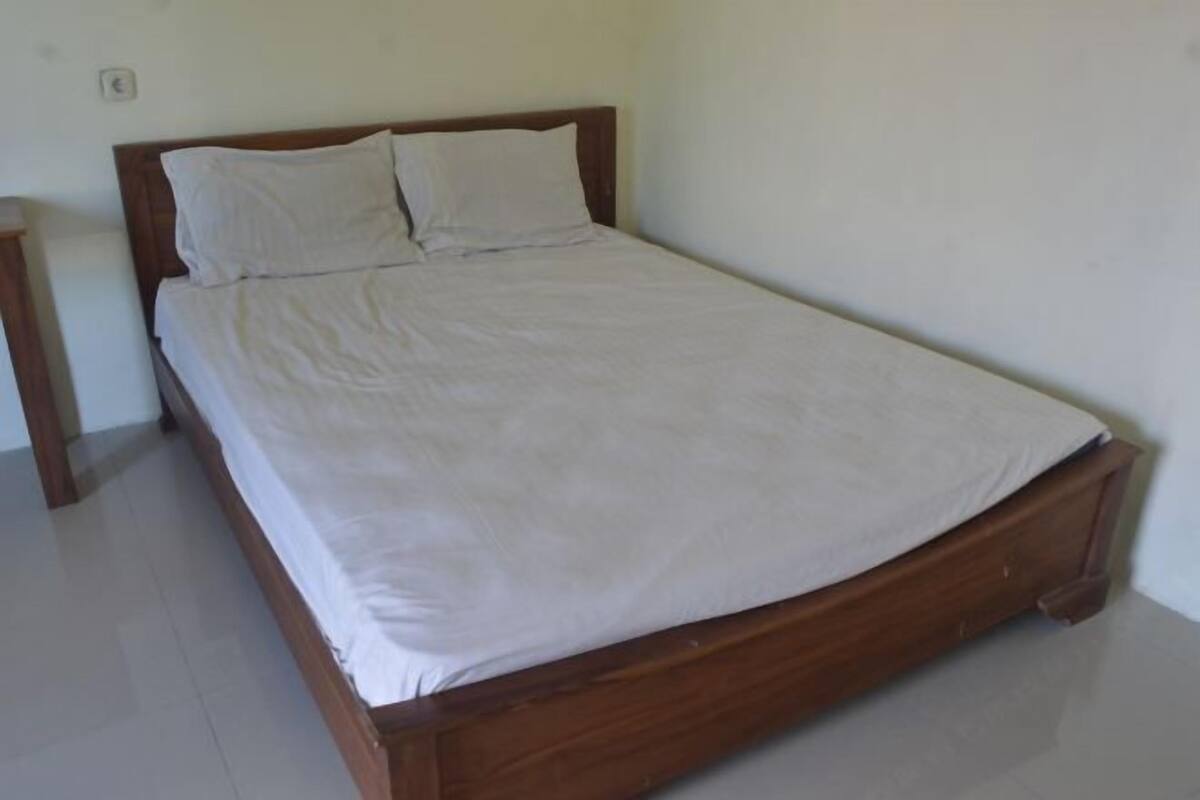 1 quarto, escrivaninha, espaço de trabalho para notebook
