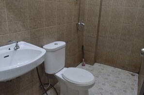 Standard Double Room | Bathroom | Shower