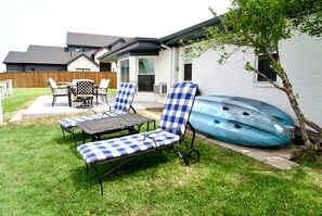 Outdoor dining - Lakefront, Fishing, Kayaks, Sunsets, Relax, Repeat. (Granbury)