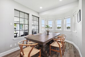 Dining - Lake Granbury Waterfront, Fishing,  Kayaks, Game Room, Sunroom. (Granbury)