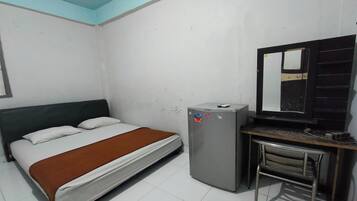 Economy Double Room | Laptop workspace, free WiFi, bed sheets