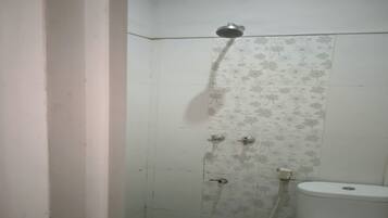 Habitación económica doble | Baño | Ducha