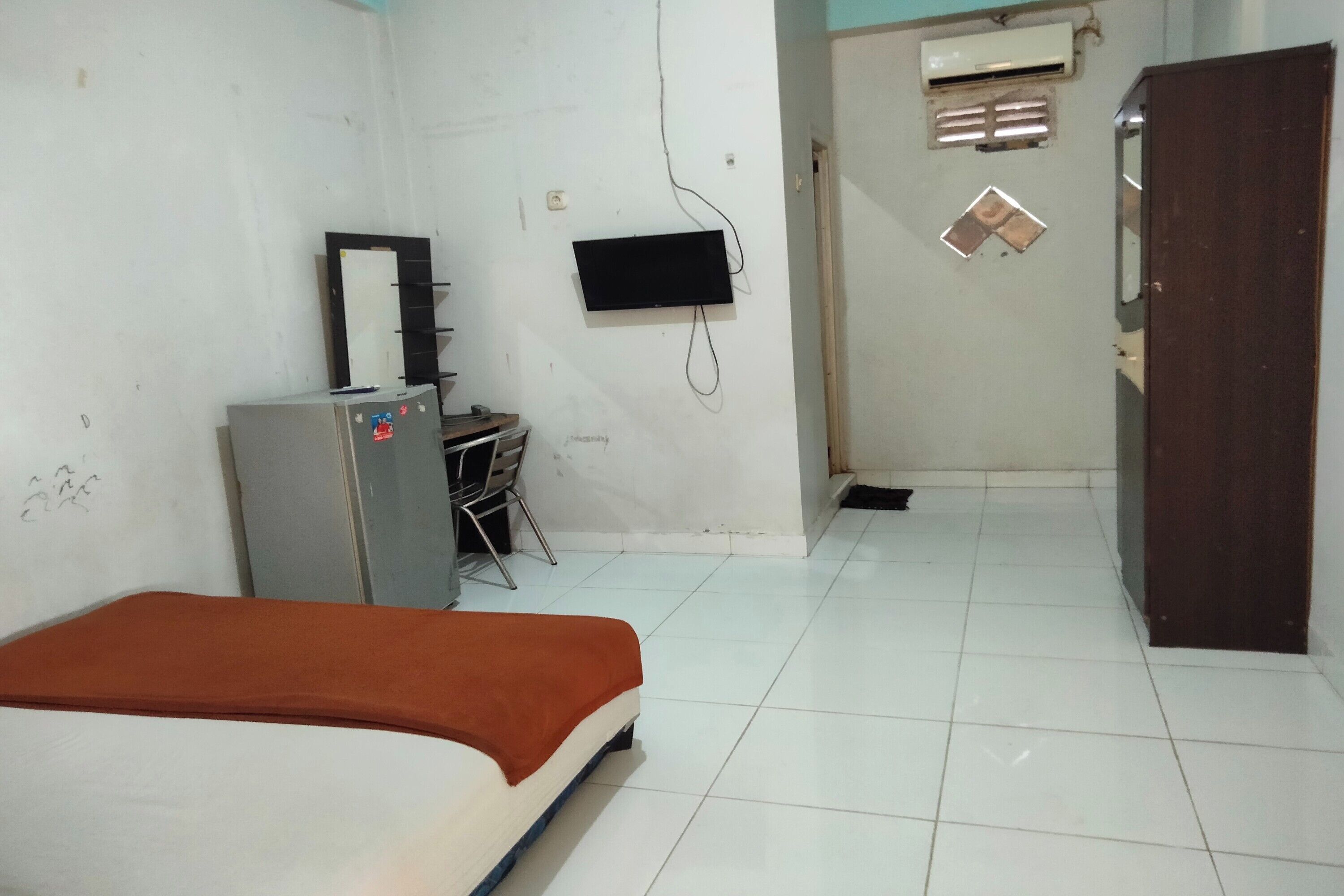 Economy Double Room | Laptop workspace, free WiFi, bed sheets