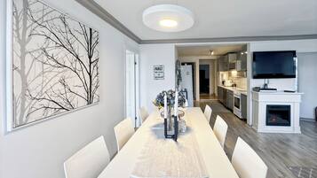 Apartment, 4 Bedrooms, Smoking, Balcony | Dining room