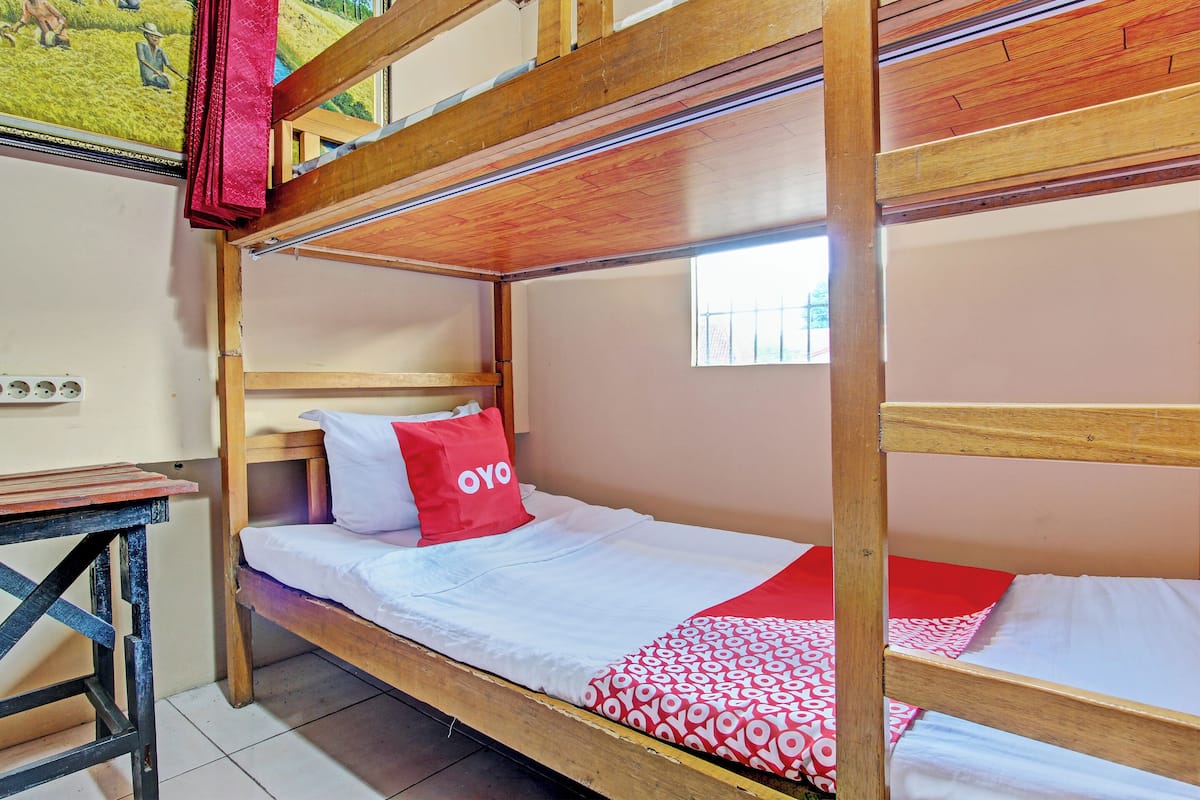 Deluxe Single Room | Laptop workspace, free WiFi, bed sheets