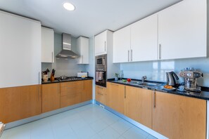 Refrigerador, microondas, horno y lavavajillas
