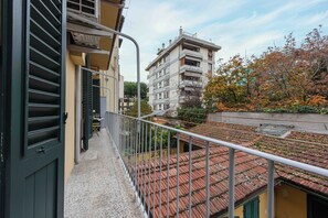 Căn hộ phong cách cổ điển | Hiên