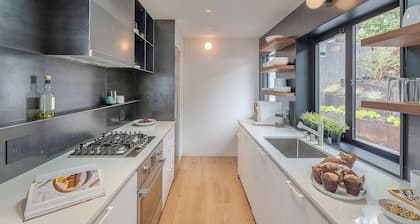 3904 Out of the Blue - Modern with Guest Suite