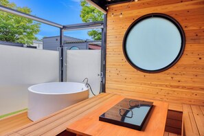 Separate tub and shower, free toiletries, hair dryer, slippers - piilo asobi&stay (Yamanakako)