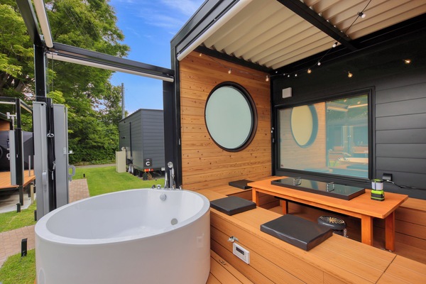 Bañera y ducha independientes, artículos de tocador gratuitos