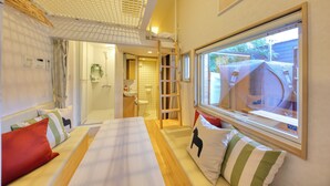 A hotel room with a bed, pillows, a window, and a view of the outside. - piilo asobi&stay (Yamanakako)