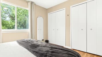 1 多间卧室、熨斗/熨衣板、免费 WiFi、床单