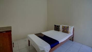 Economy Double Room | Laptop workspace, free WiFi, bed sheets