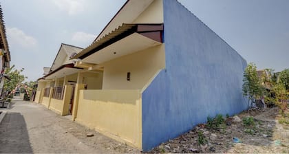 SPOT ON 92902 Sunyoto Homestay Syariah