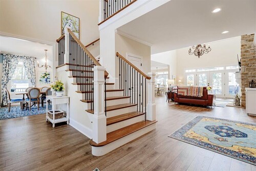 Family Ties Lakefront Estate