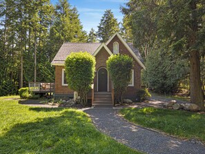 Exterior - Newly renovated 1929 cottage near Roche Harbor with modern updates (PLC) (Friday Harbor)