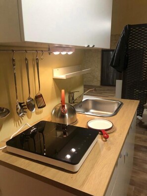 Cookware/dishes/utensils