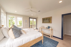 5 bedrooms, iron/ironing board, internet, bed sheets