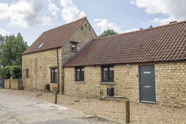 Exterior - The Milking Parlour - Luxury Cottages (Malmesbury)