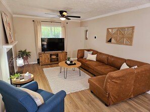 Smart TV, fireplace